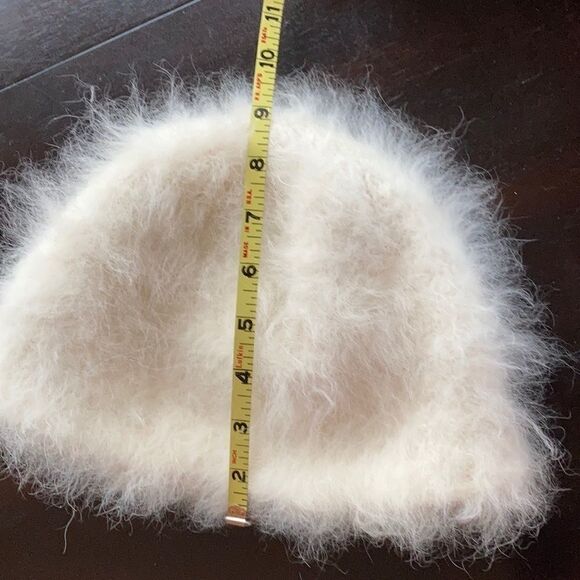 HAND CRAFTED New Fur Ivory White Cream Tone Nuetral Hand Knit Cruelty Free Hat - Picture 11 of 16